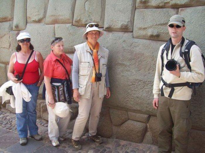 wir und die alten Inka Mauern