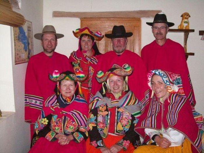 Die Gruppe mit Typischen Kleidung aus der Titicaca