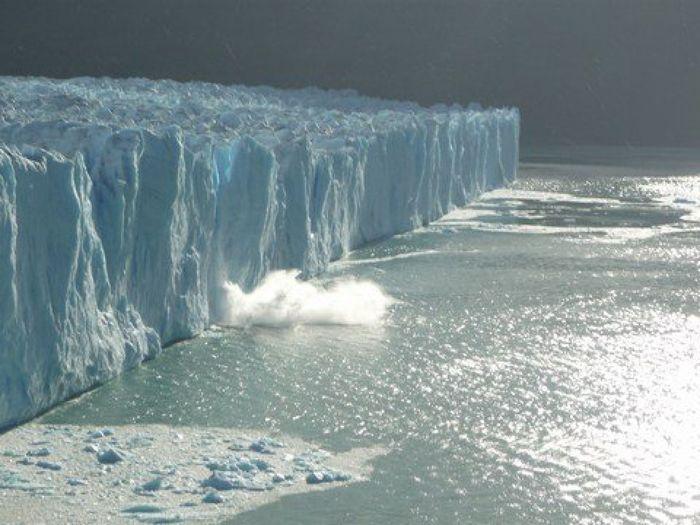 Kalben des Moreno-Gletschers