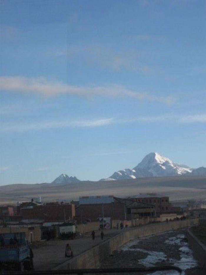 Schnebedeckte Berg beim El Alto
