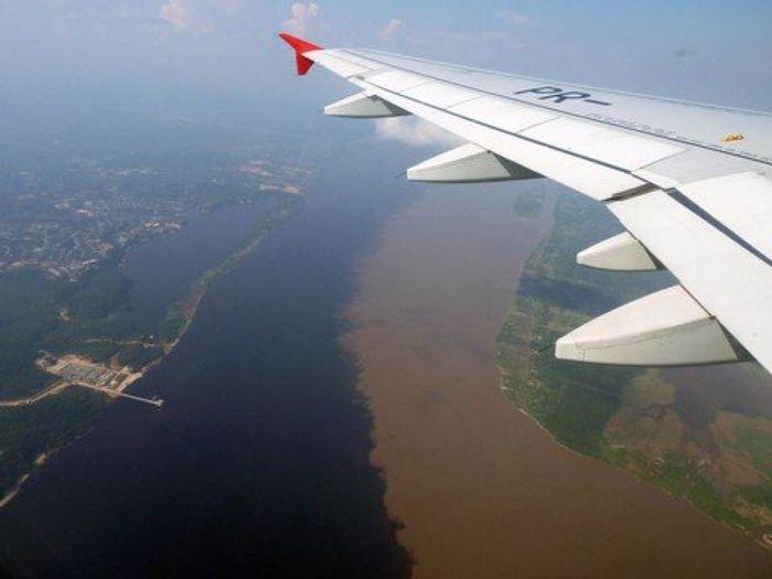 Zusammenfluß Rio Negro - Rio Solimoes aus der Luft