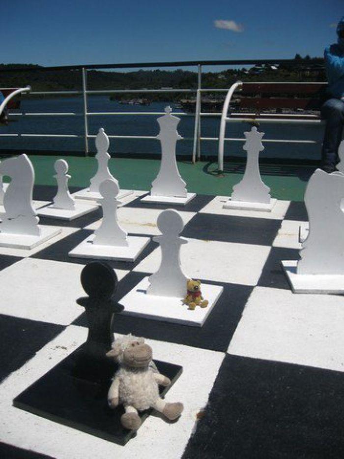 Erbittere Schachpartie an Deck
