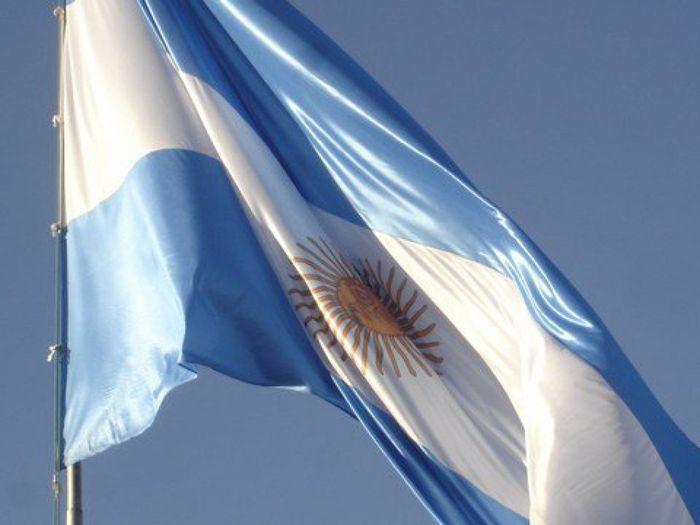 Die argentinische Flagge - Hauptplatz Bariloche