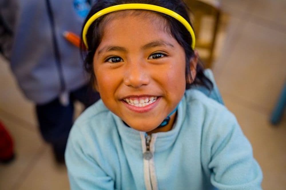 Grinsendes Mädchen in Peru