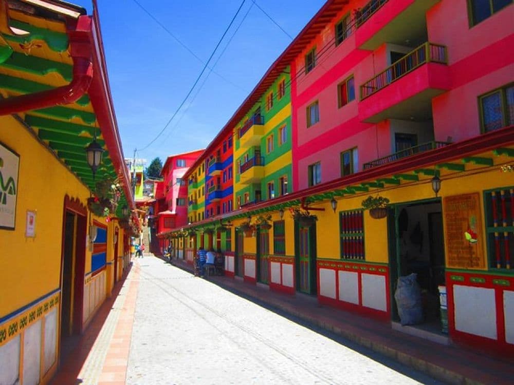 Farbvielfalt Südamerika: Guatape