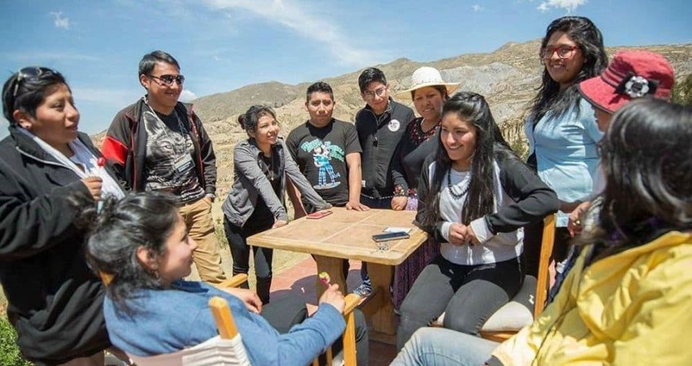 Menschenrechte in Bolivien: Carla setzt sich für die junge Generation ein und kämpft mit ihnen für ihre Landrechte. 