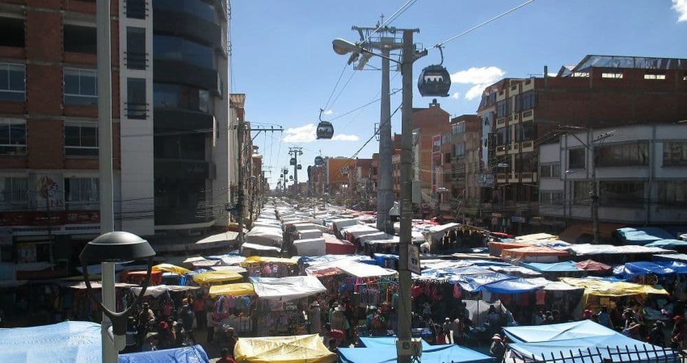 Menschenrechte in Bolivien: Wirtschaftlich geht es der Stadt schon besser. Jetzt muss etwas für die soziale Infrastruktur getan werden. Hier ein Blick auf den größten Markt der Welt!