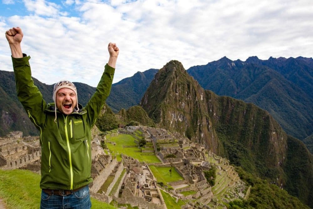  junger Mann vor Machu Picchu