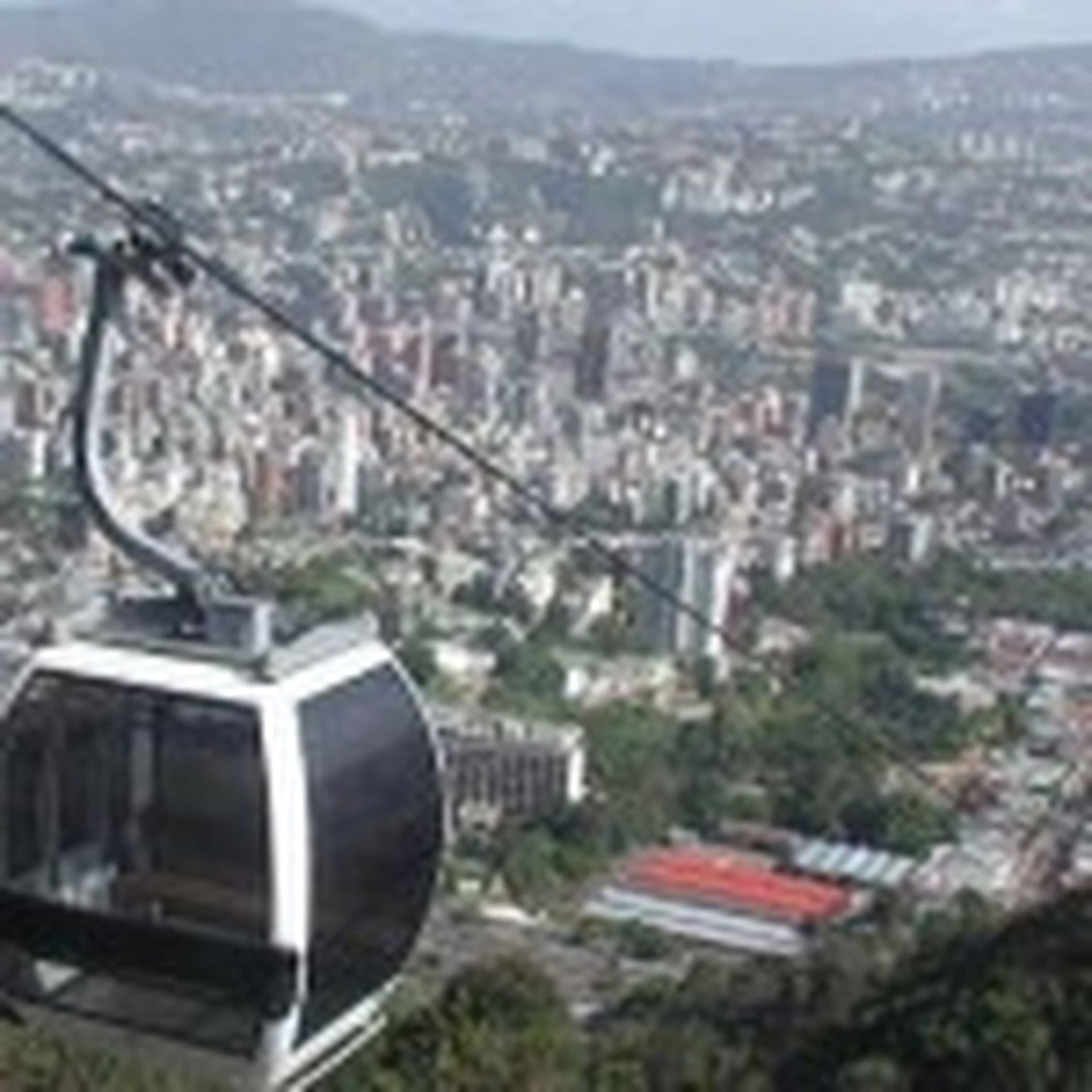 Moderne Transportmittel in Quito: Das Metroferico