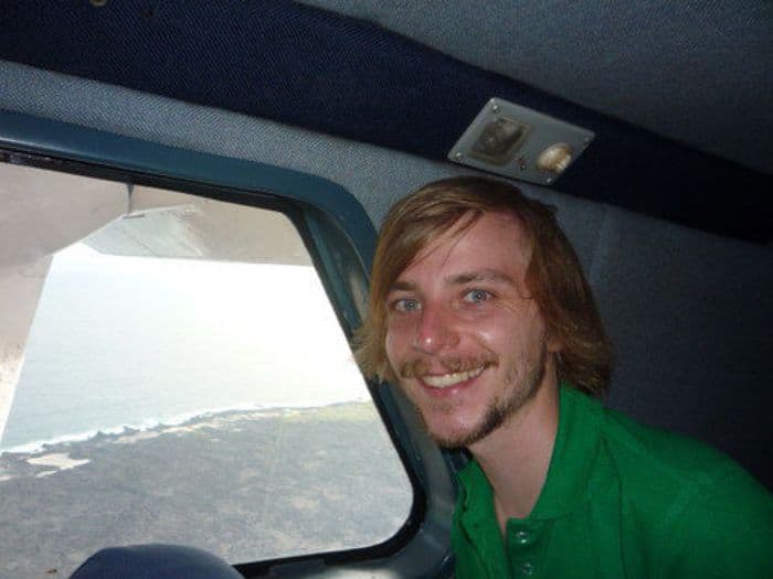Stefan im Propellenflugzeug von Isabella nach San 