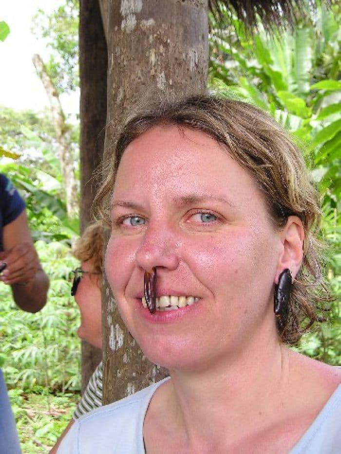 Maiken mit neuer Art von Bodypiercing