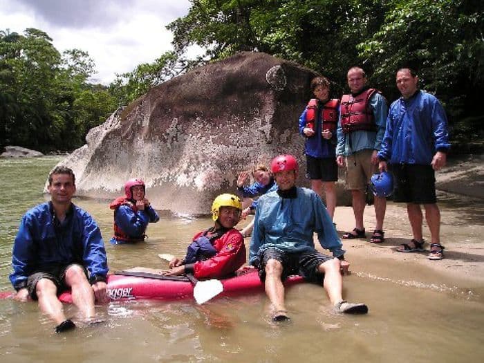 Kurze Pause im Ilokulinfluss beim Rafting