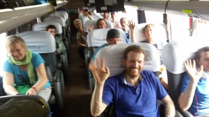 Heute fahren wir mit dem Bus n