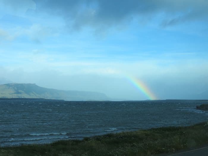 Ein wunderschöner Regenbogen ü