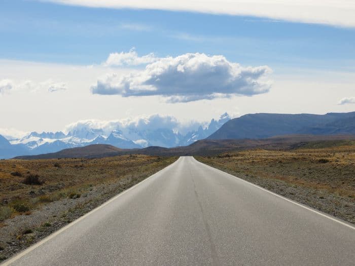 Vor uns das Fitz-Roy-Massiv, u