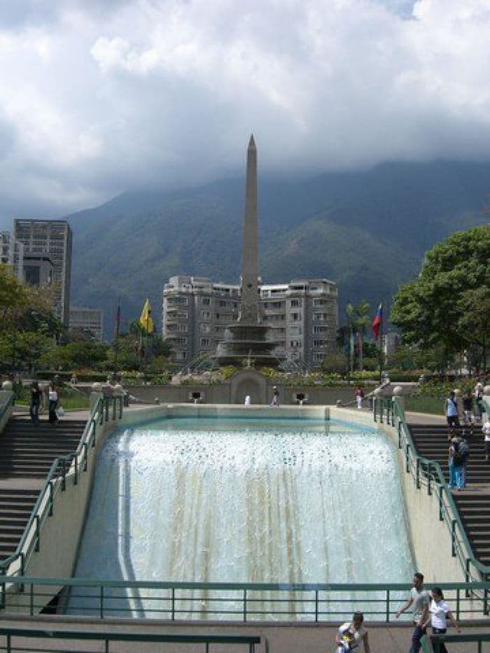 Treppen zur Metro-Station am der  Plaza Altamira