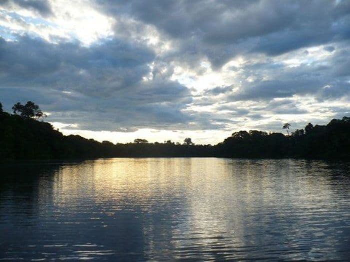 Sonnenuntergang am Rio Tambopata