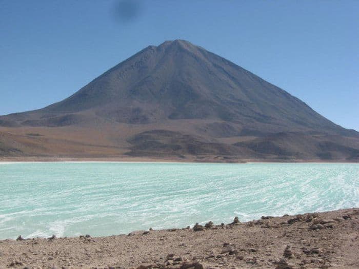 Licancabur und Laguna verde