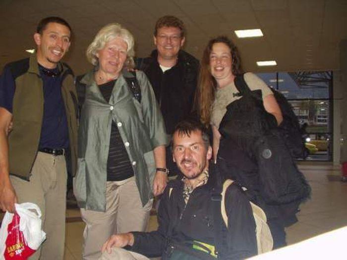 Gruppenfoto am Flughafen