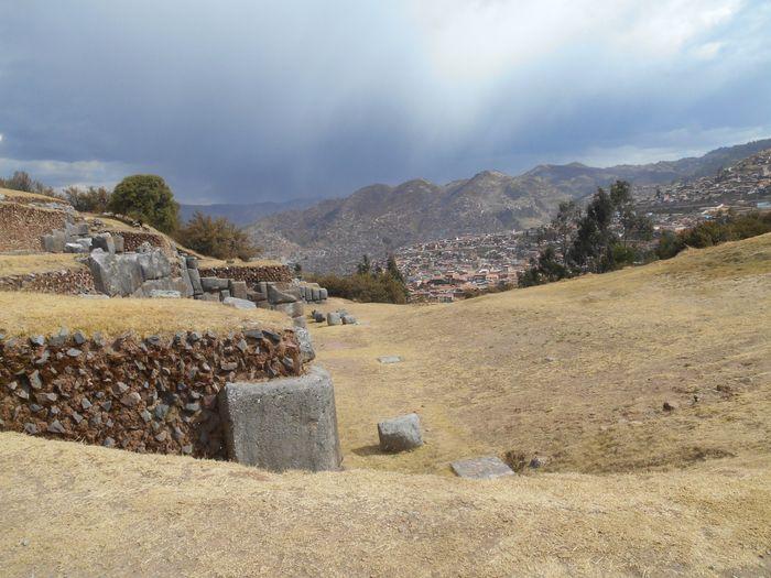 Die Fundamente der Inka Ruinen