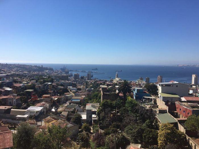 Der Hafen von Valparaíso liegt