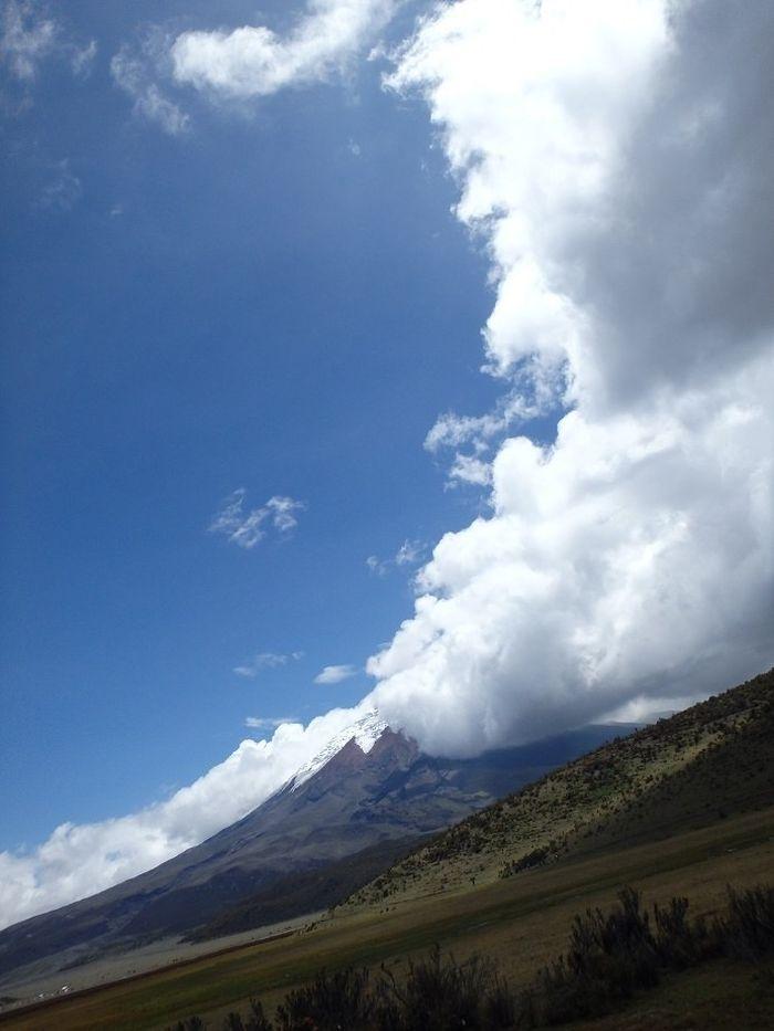 Cotopaxi Vulkan, halb klares, 