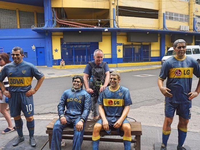 Am Stadion von Boca Juniors tr