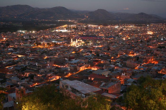 Cajamarca bei Nacht vom Apolon