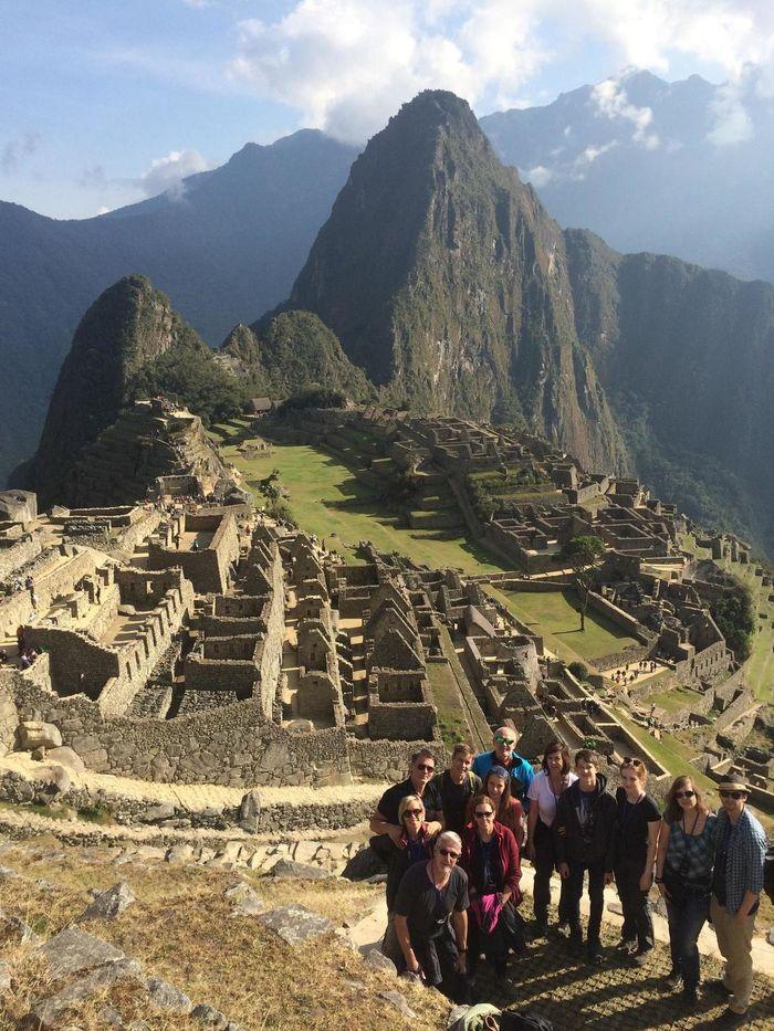 Das Gruppenbild mit Machu Picc