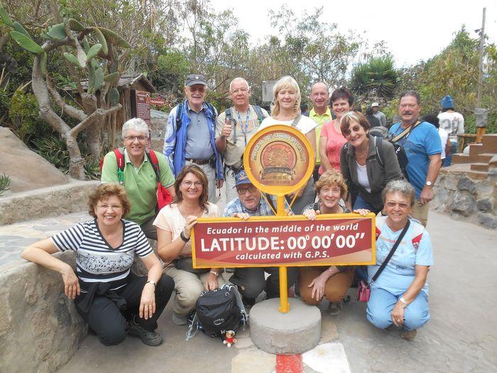 Gruppenfoto am echten Äquator.