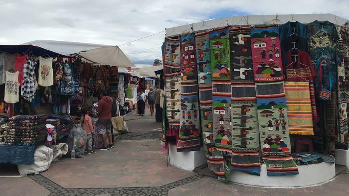 Buntes Markttreiben in Otavalo