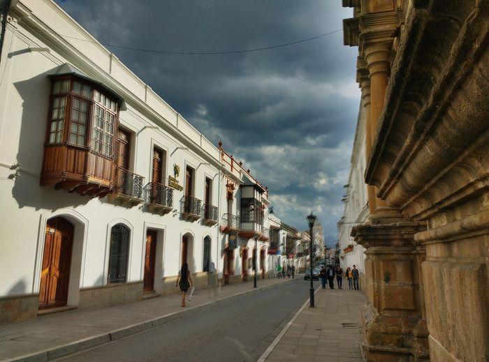 Eine schöne Straße in Sucre.