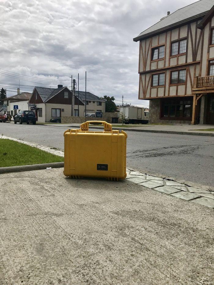 Noch einmal, der gelbe Koffer.