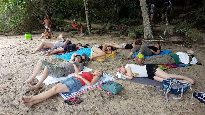 Gruppen-siesta in Praia Pretta