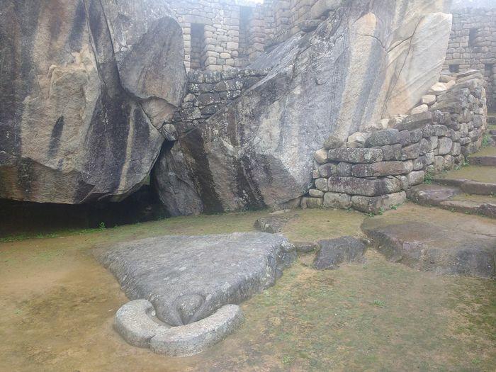 Der Kondor Tempel in Machu Pic