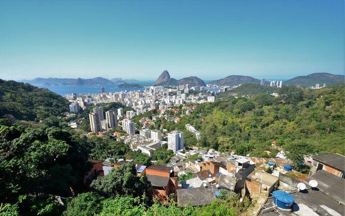 Blick auf die Favela, wo das S