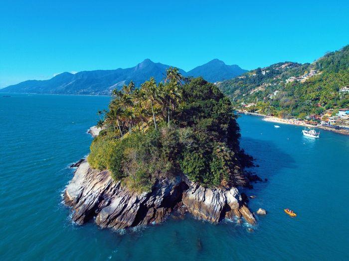 Aerial view of Cabra's Island with blue sea. Fantastic landscape. Great beach view. Ilhabela, Brazil