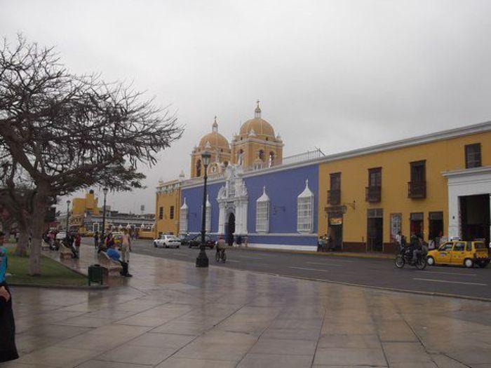 Die schöne Hauptplatz von Trujillo