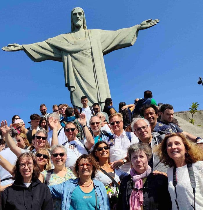 Sous les bras ouverts du Christ Rédempteur!